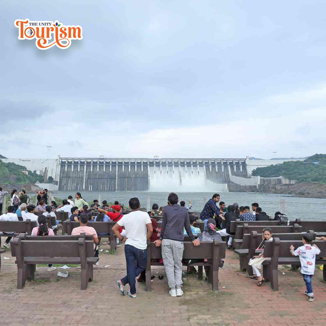 Landscape of Sardar Sarovar Dam with lush greenery from viewpoint 2