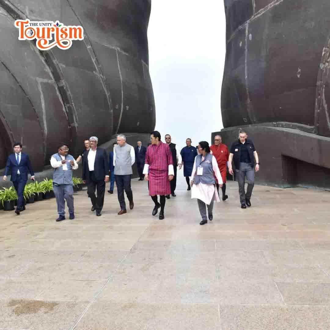 Delegates exploring Statue of Unity with guided tour service
