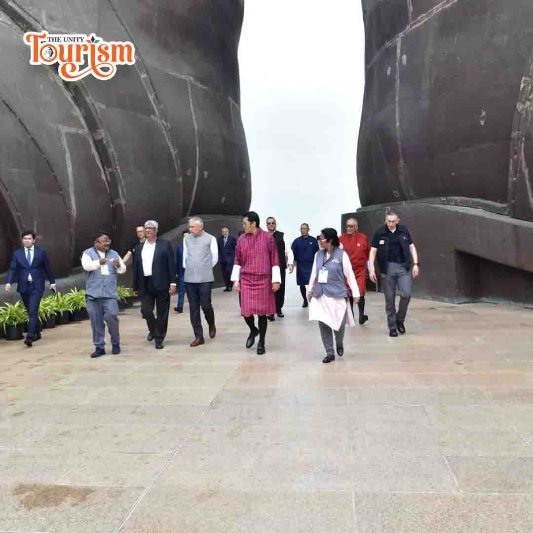 Delegates exploring Statue of Unity with guided tour service