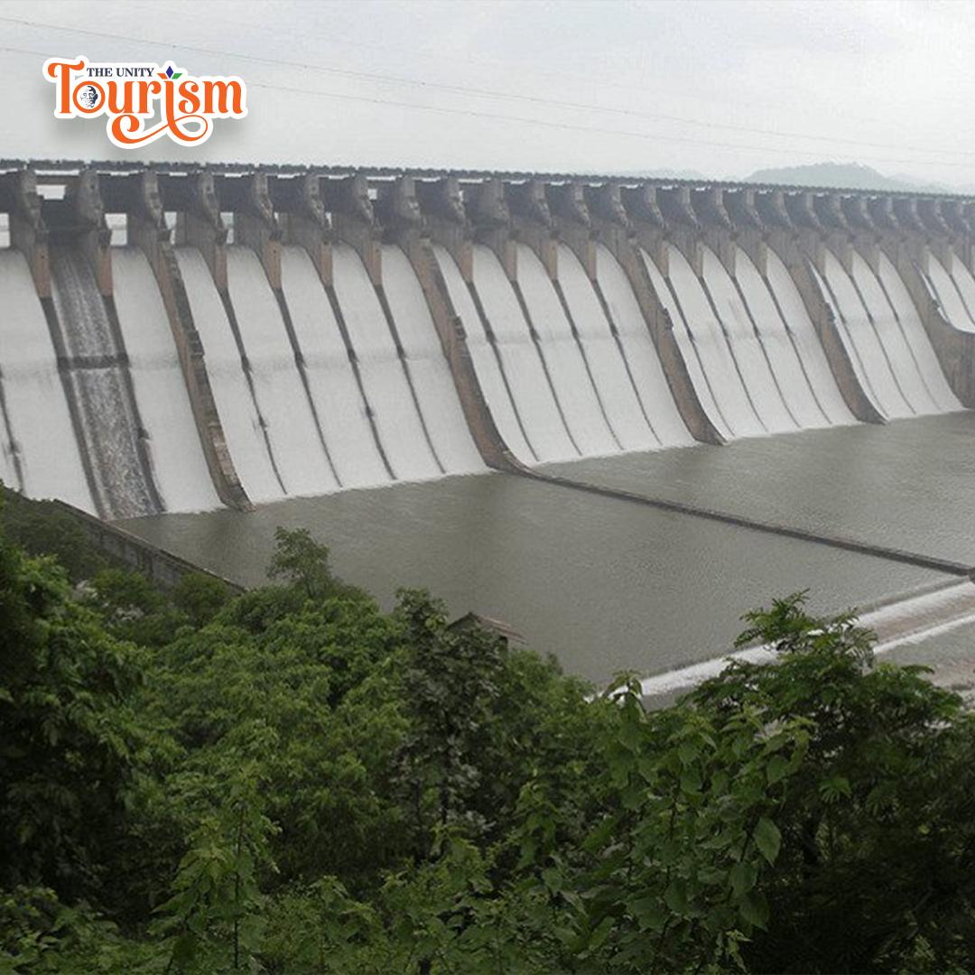 Beautiful sunset view of Sardar Sarovar Dam and Narmada River from observation deck.